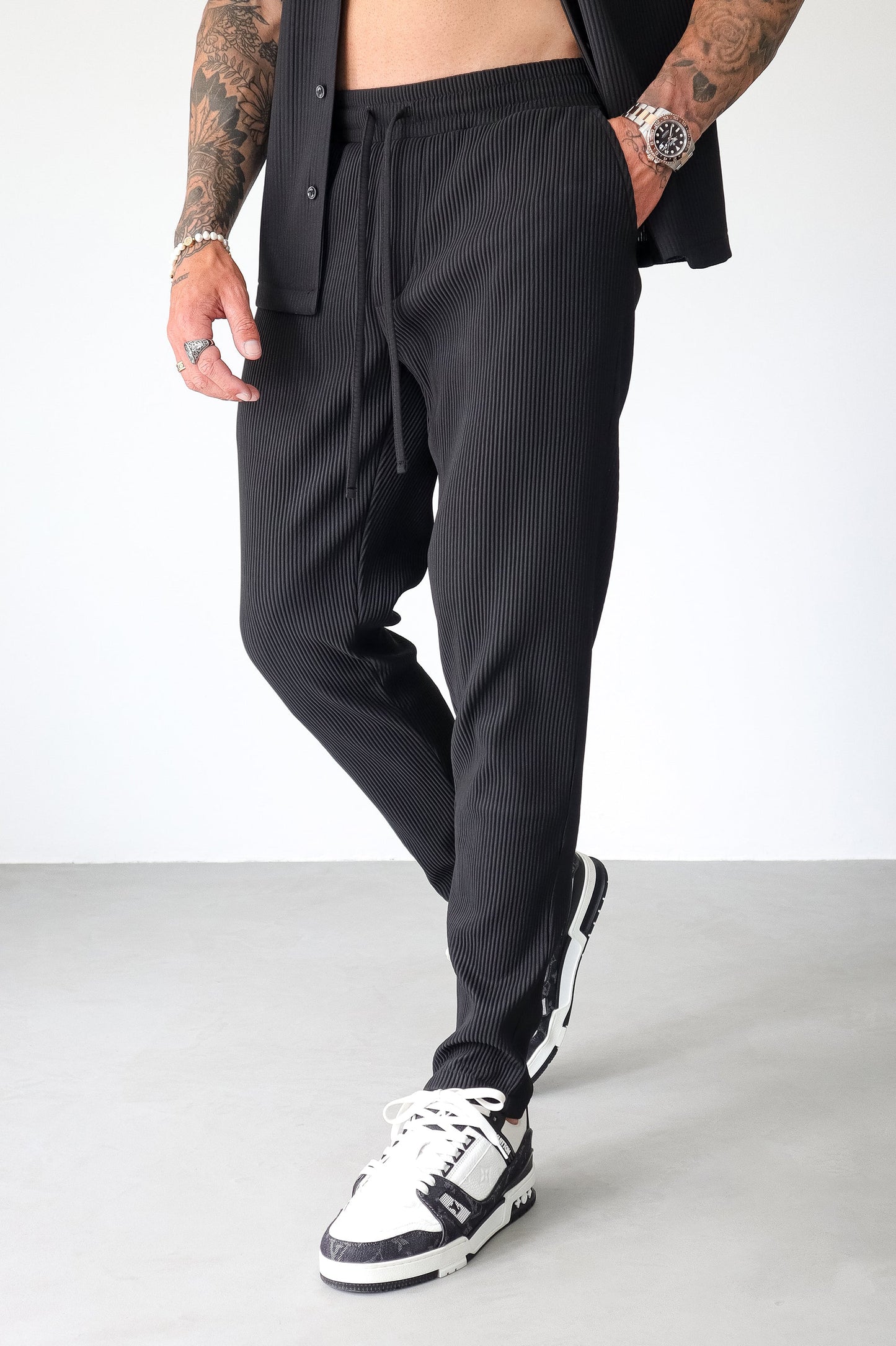 KOE | The Slim Pleated Trousers - Black