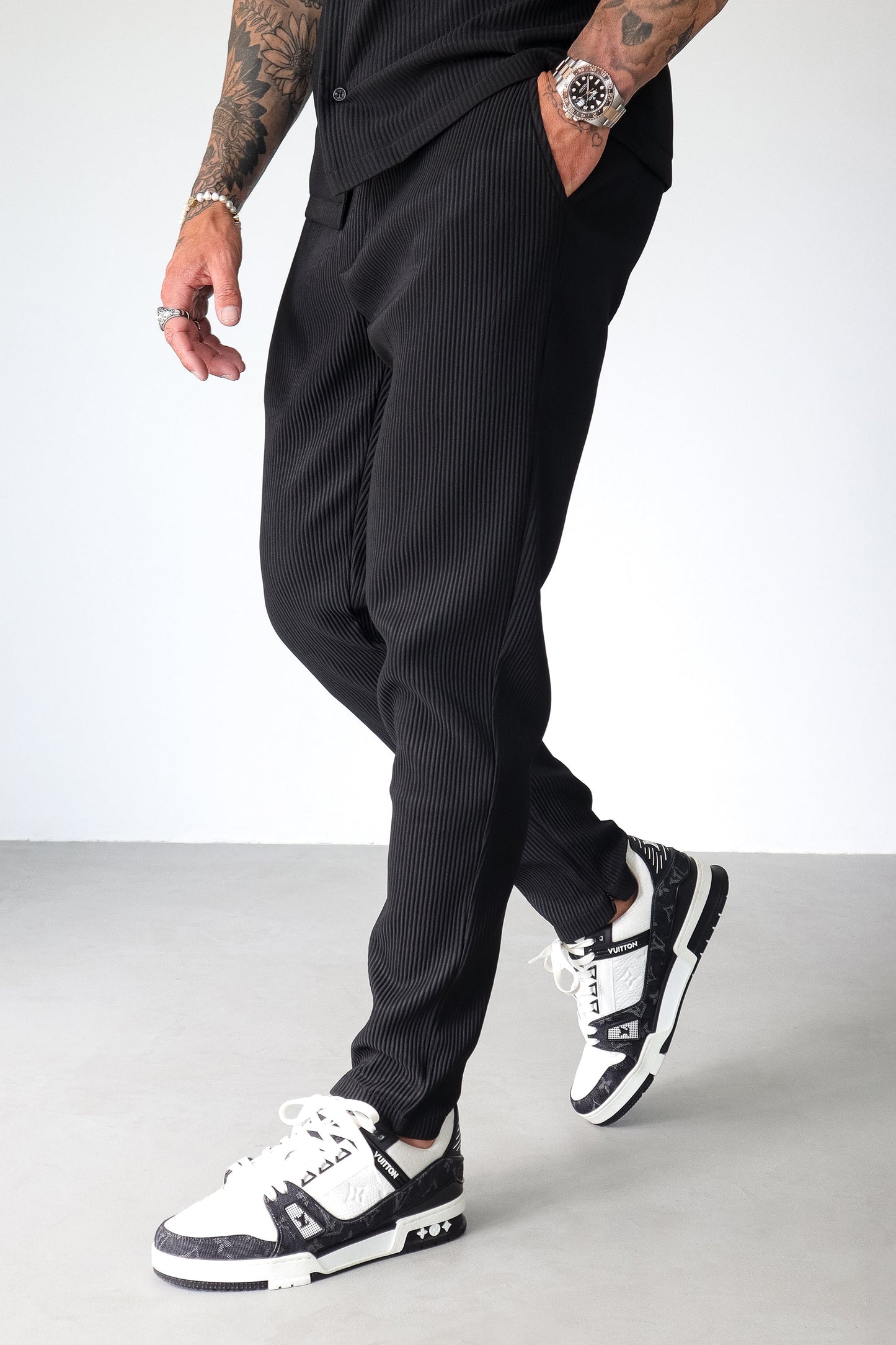 KOE | The Slim Pleated Trousers - Black