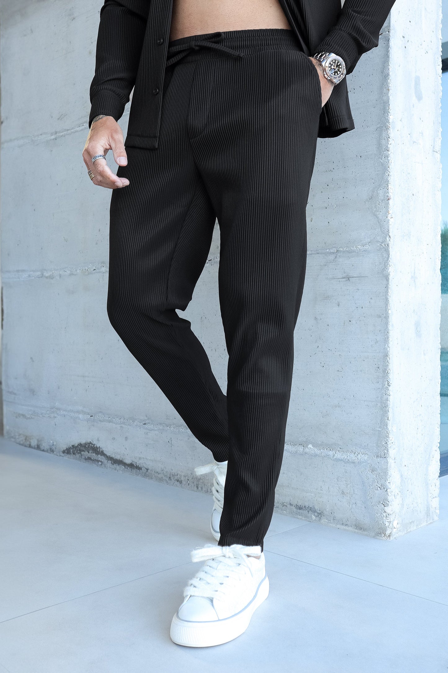 KOE | The Slim Pleated Trousers - Black
