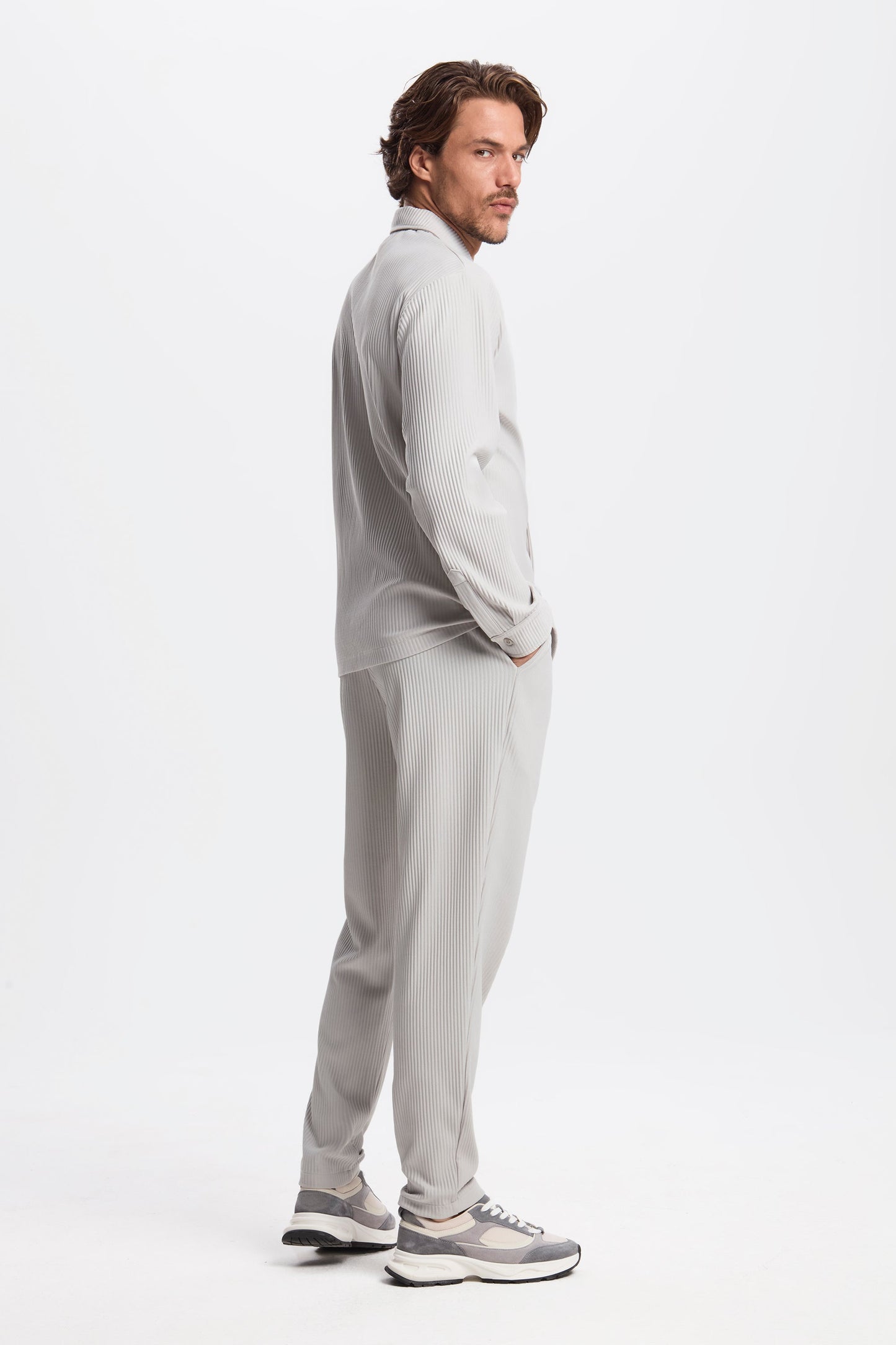 KOE | The Pleated Trousers