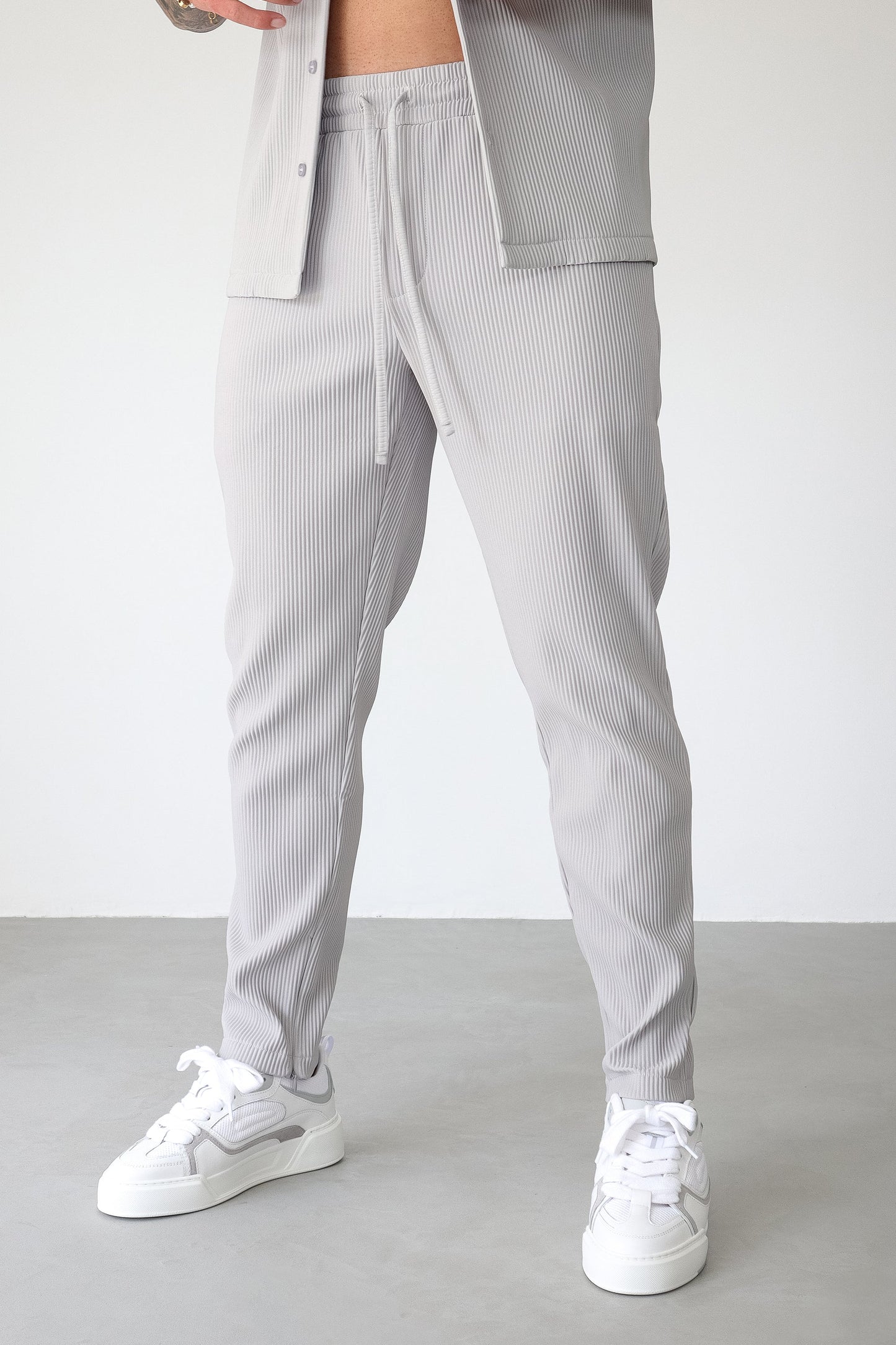 KOE | The Slim Pleated Trousers – Grey