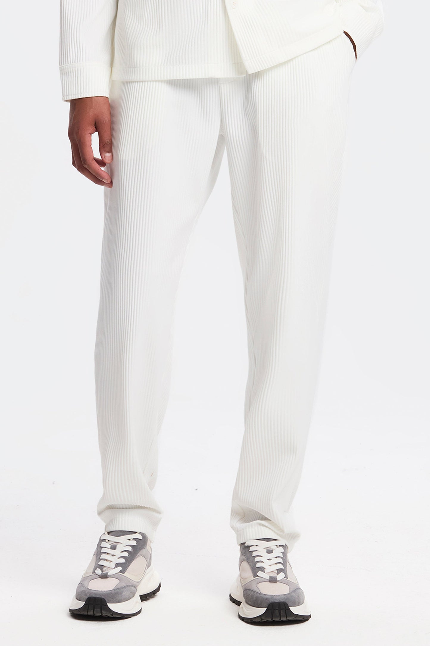 KOE | The Pleated Trousers