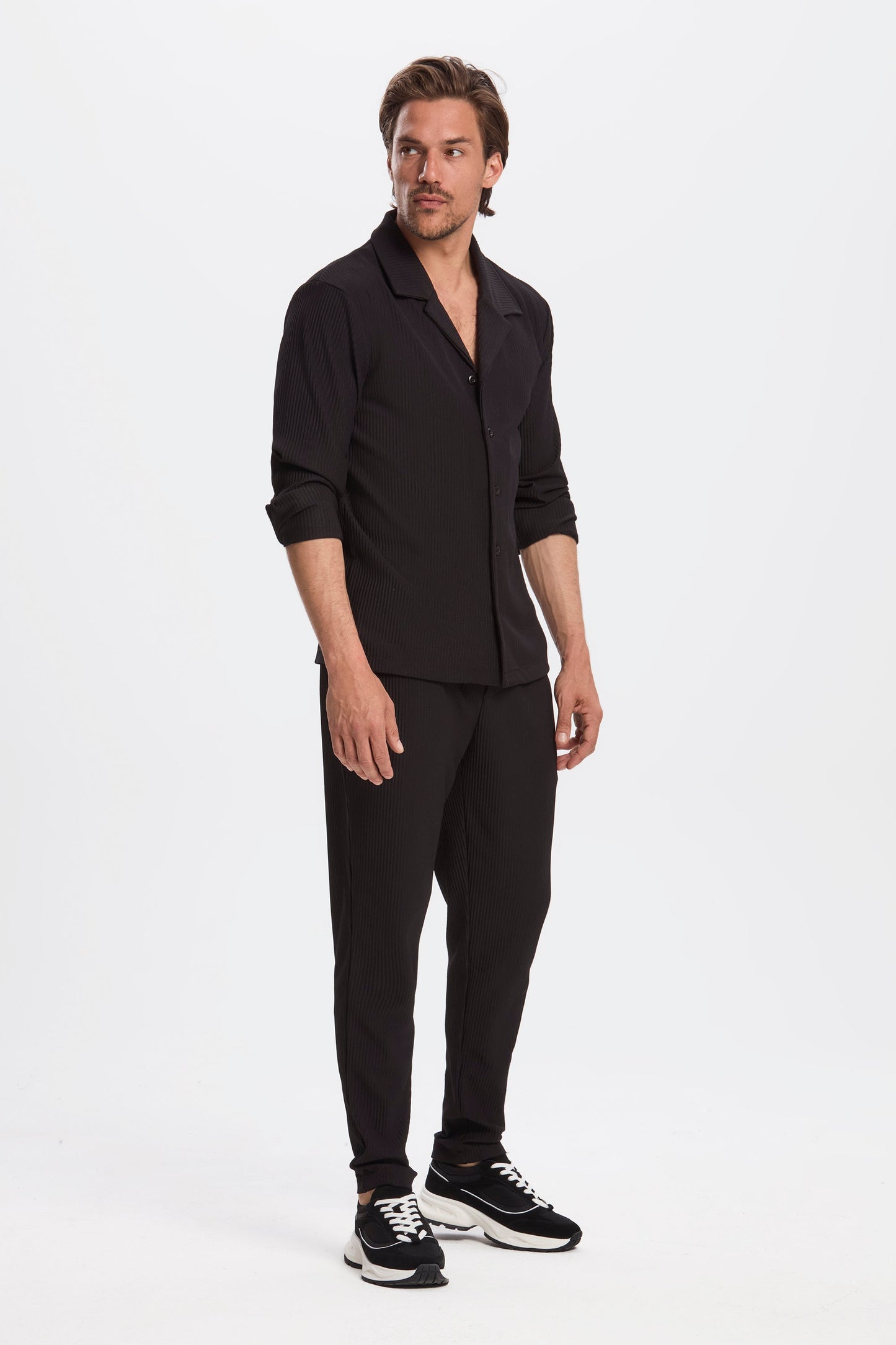 KOE | The Pleated Trousers