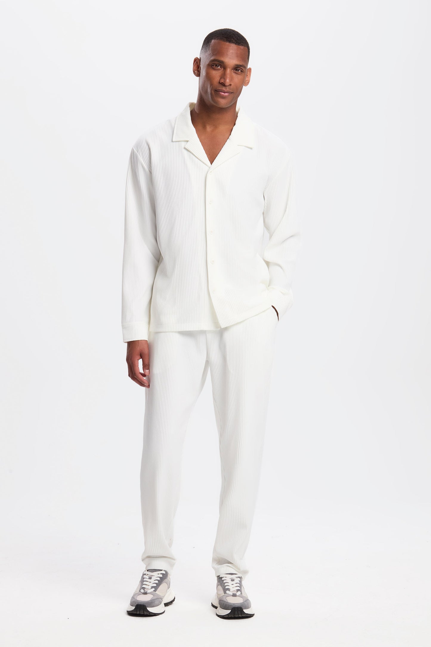KOE | The Pleated Trousers
