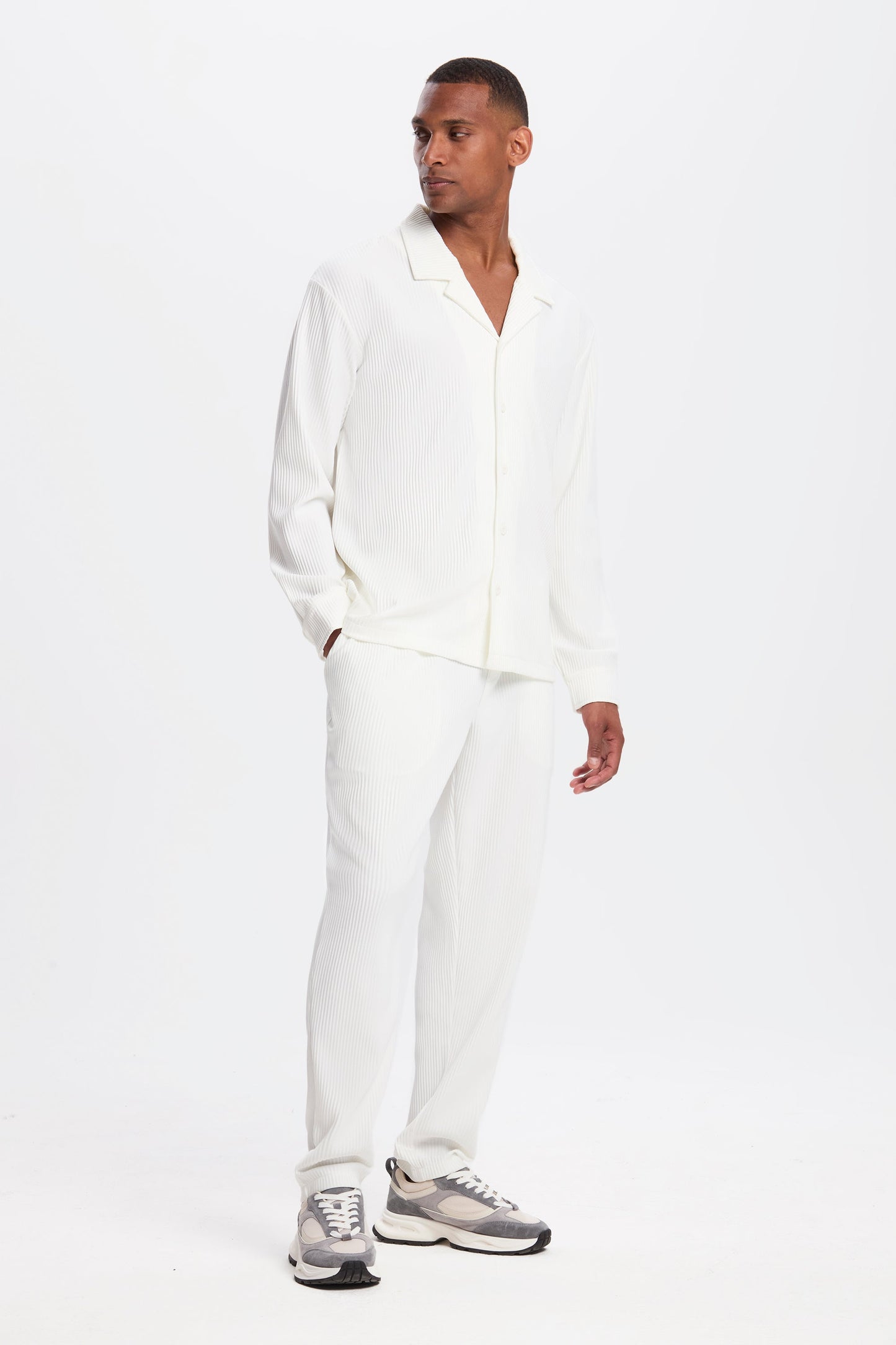 KOE | The Pleated Trousers