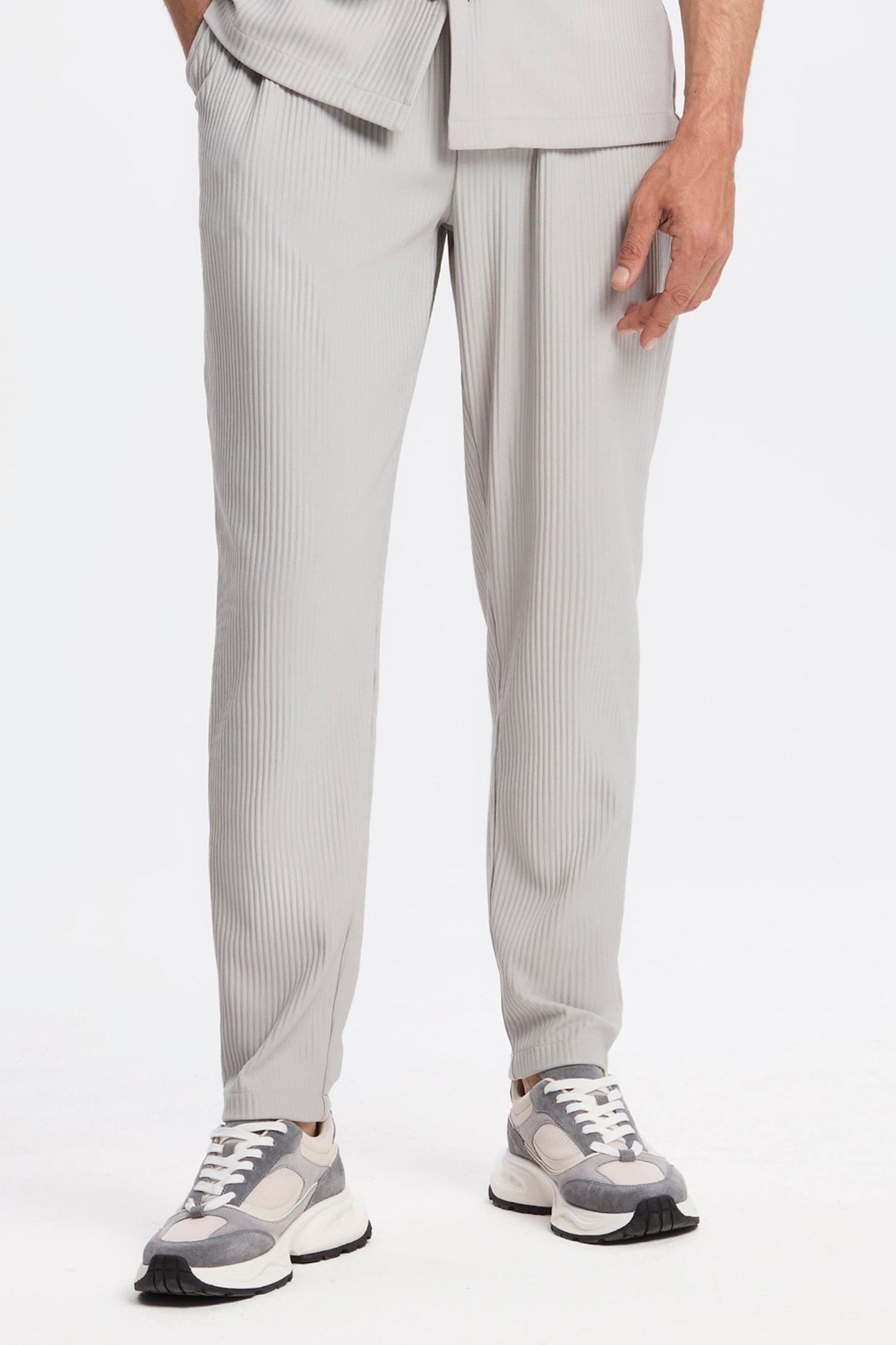 KOE | The Pleated Trousers