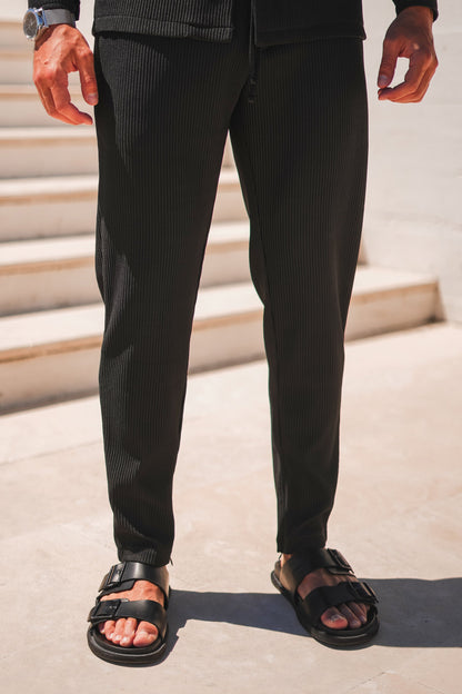 KOE | The Slim Pleated Trousers - Black