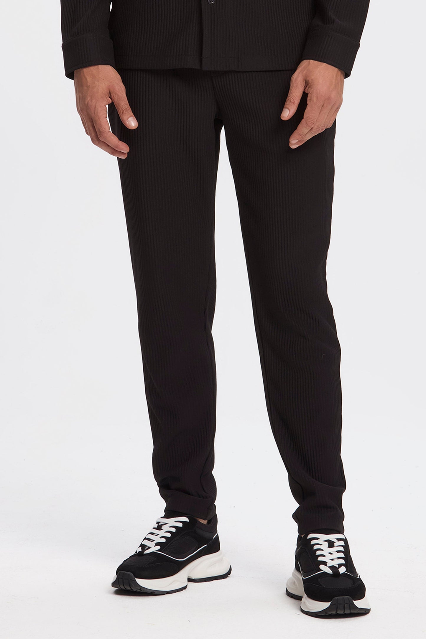 KOE | The Pleated Trousers